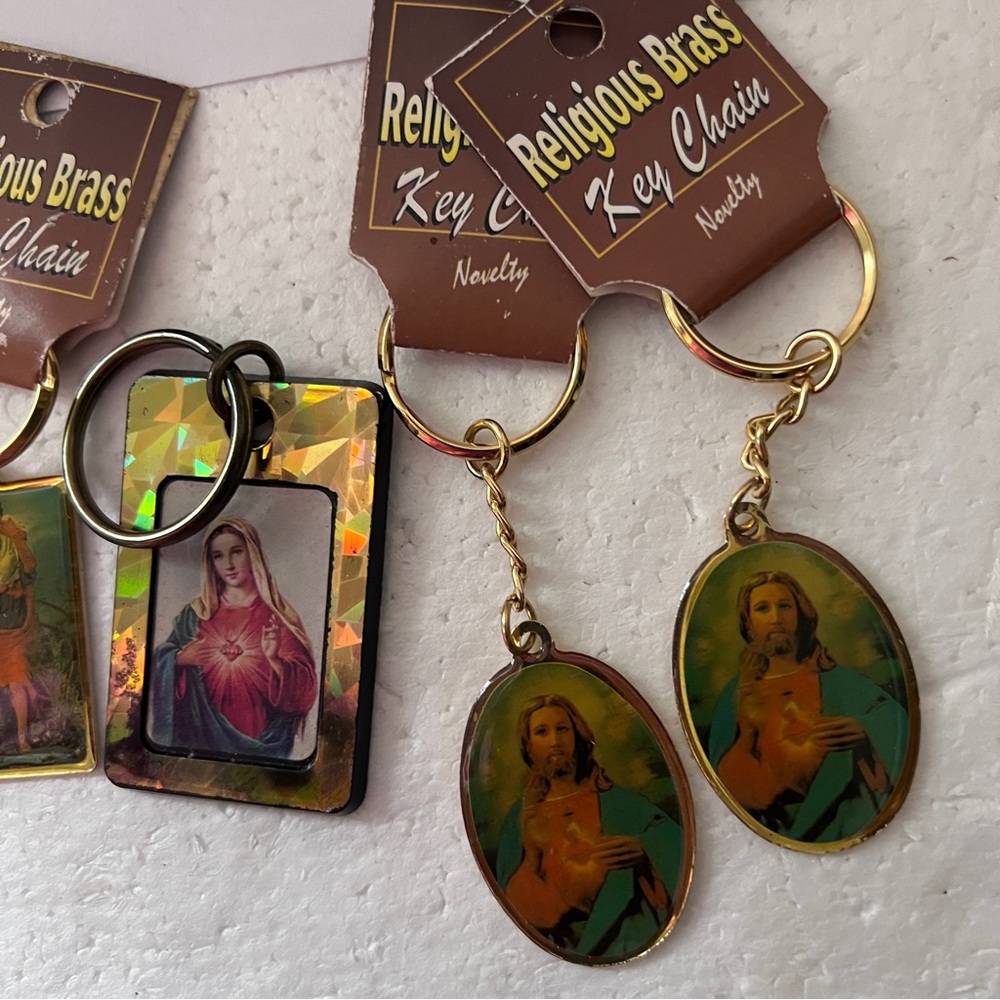 Vintage Catholic Religious Brass Keychains Holographic Novelty Lot - Picture 4 of 5
